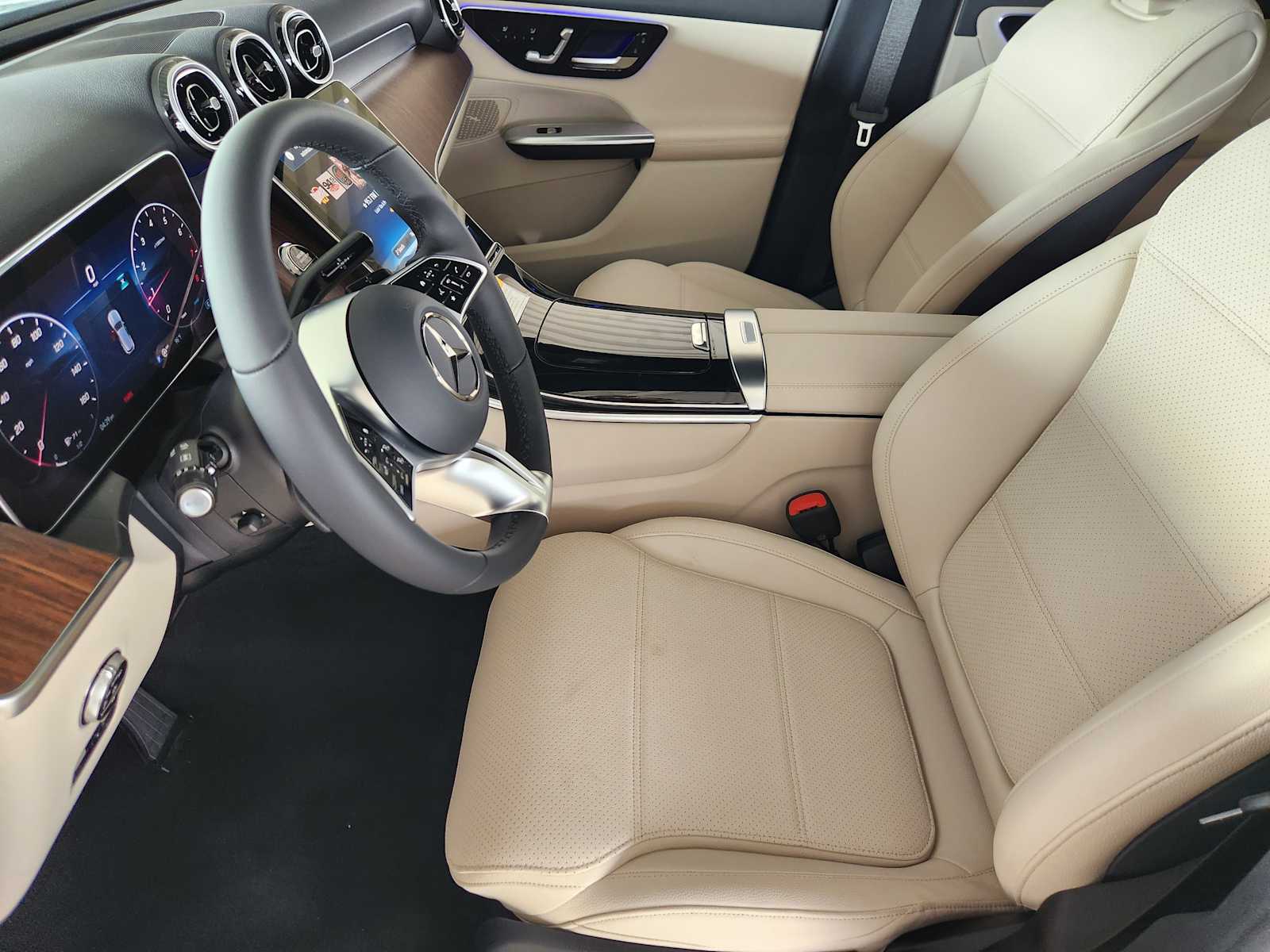 2026 Mercedes Benz GLC 300 photo 8