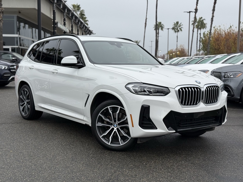 2022 BMW X3 30i's photo