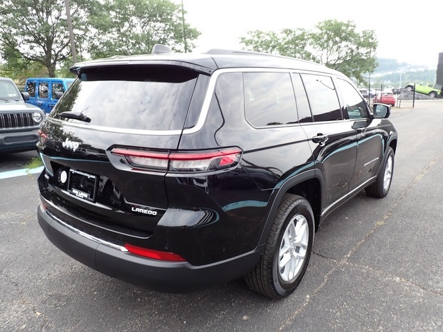 2025 Jeep Grand Cherokee Laredo X photo 3