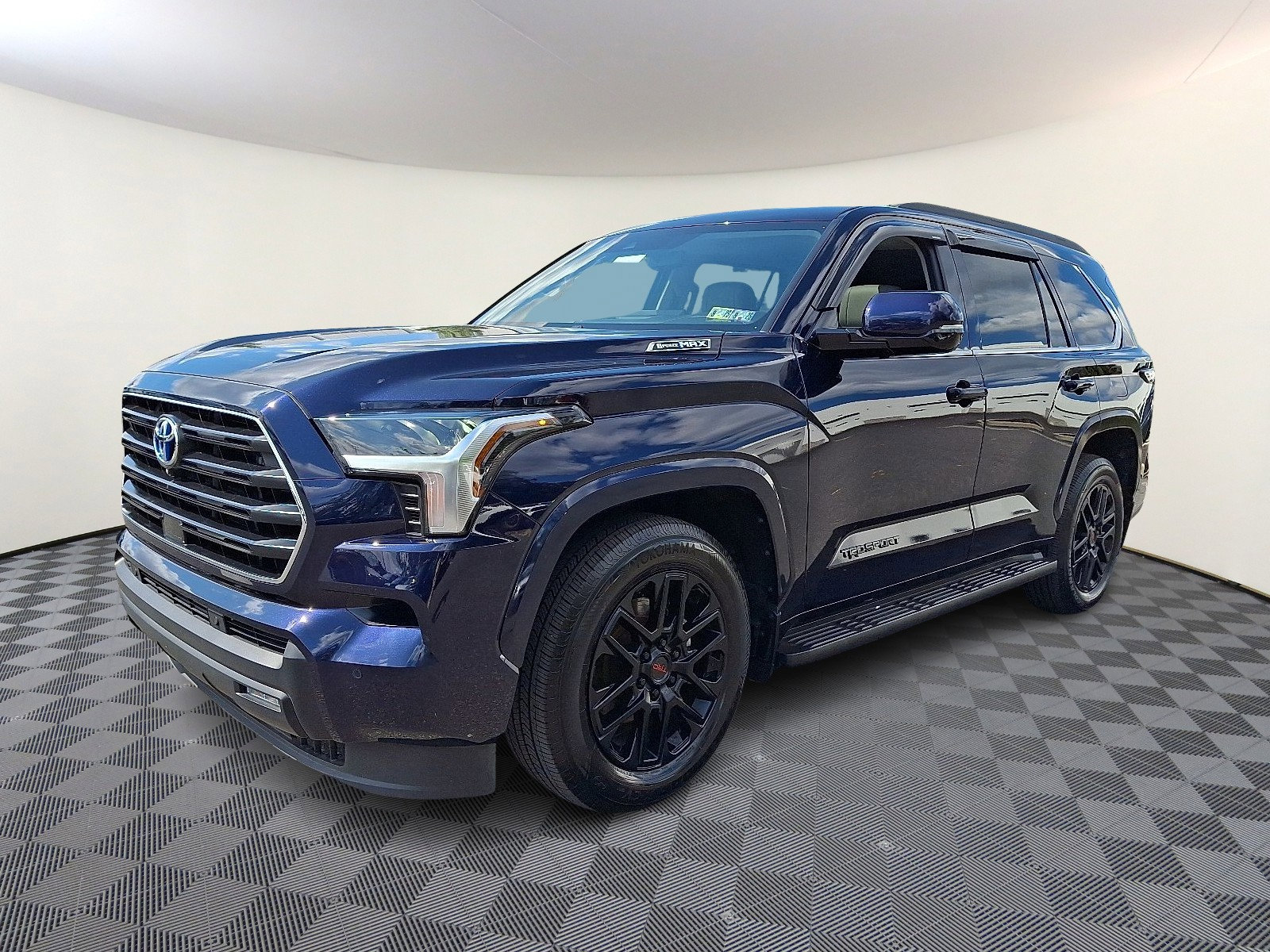 2024 Toyota Sequoia SR5 photo 2