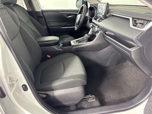 2022 Toyota RAV4 XLE photo 7