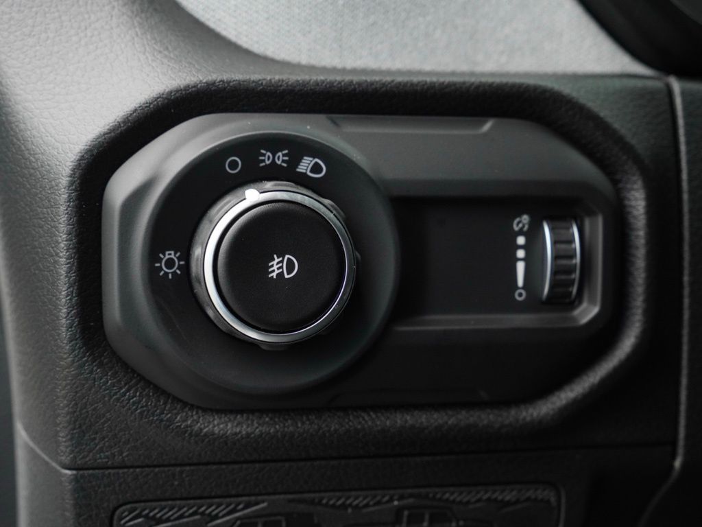 New 2026 Bright White Clear-Coat Exterior Paint Jeep Sport image 11