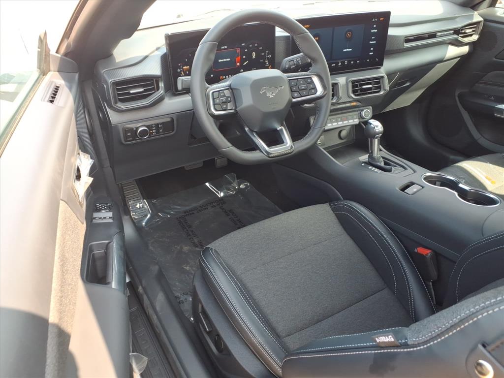 2025 Ford Mustang EcoBoost photo 3
