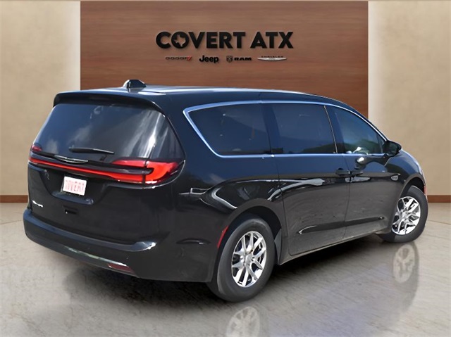 2025 Chrysler Pacifica photo 4
