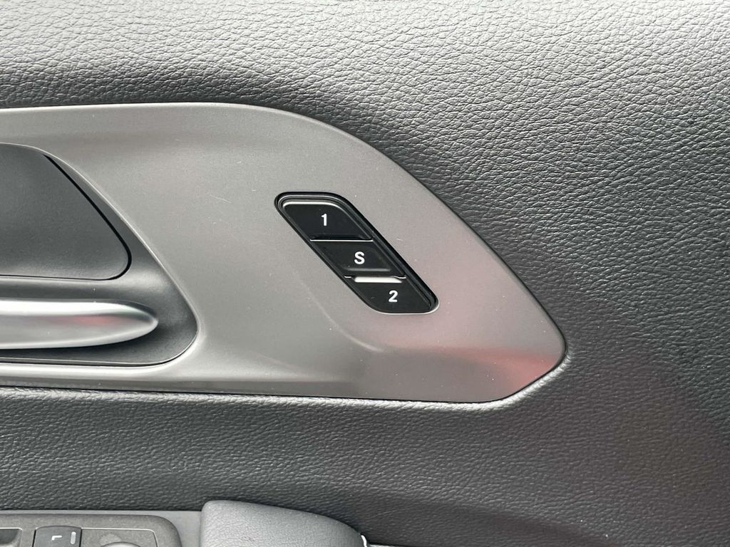 2025 Chrysler Pacifica photo 24