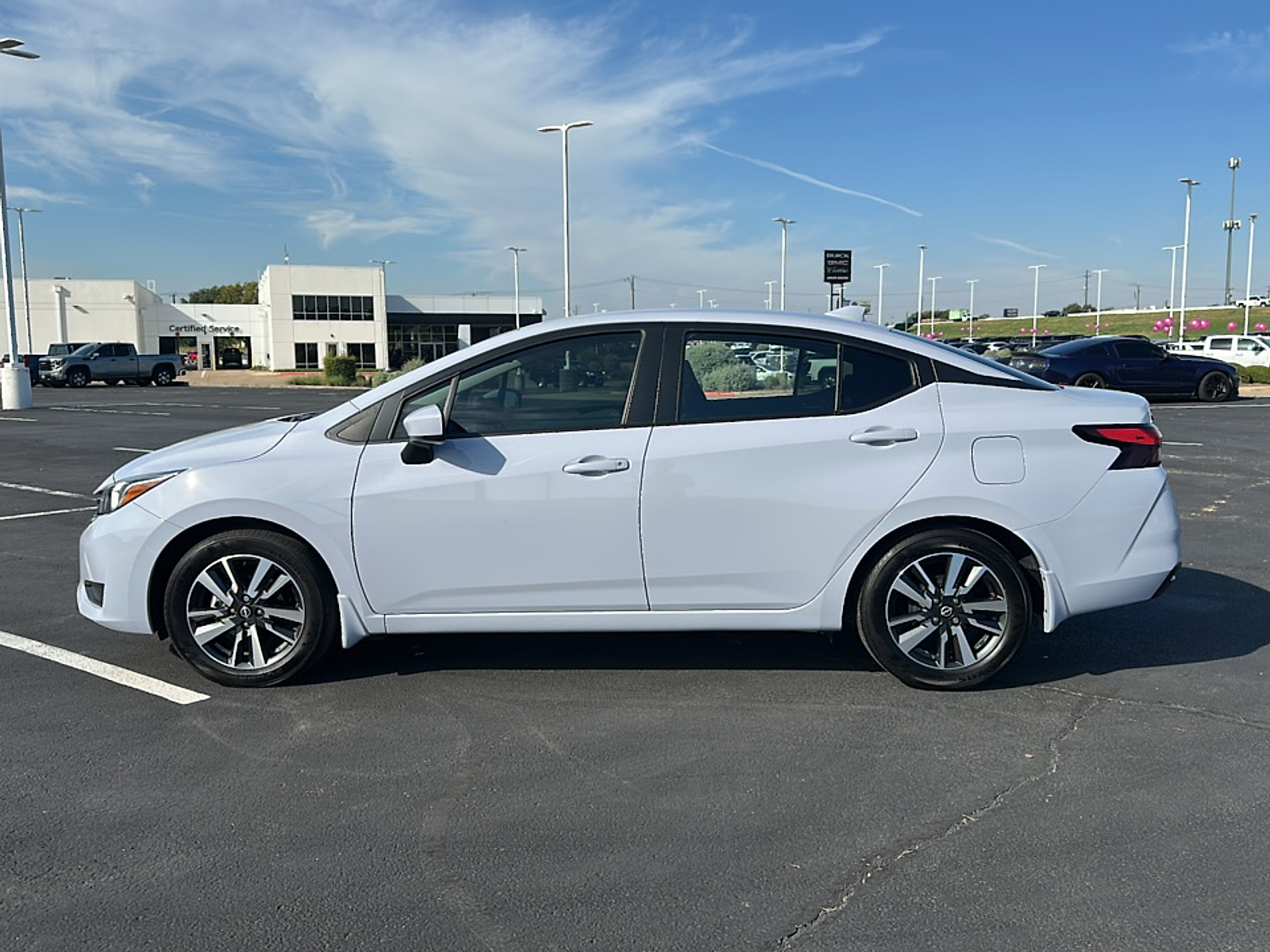 2024 Nissan Versa 1.6 SV photo 3