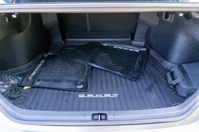 2018 Toyota Camry XLE photo 3