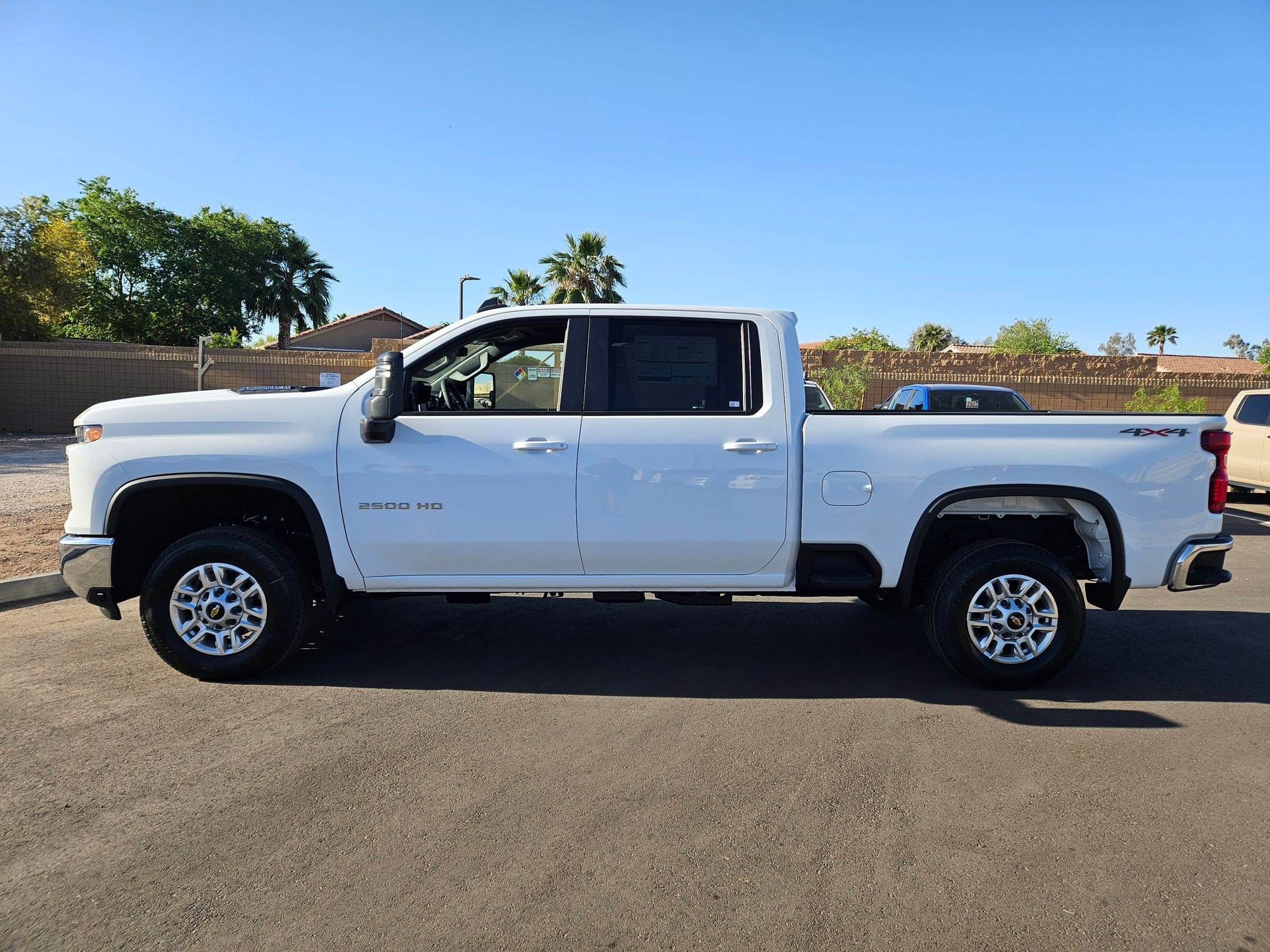 2025 Chevrolet Silverado 2500HD LT photo 2