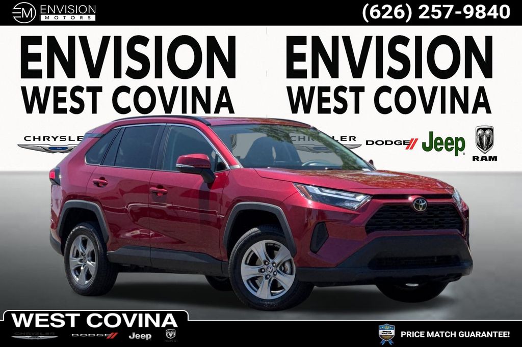 2023 Toyota RAV4 XLE's photo