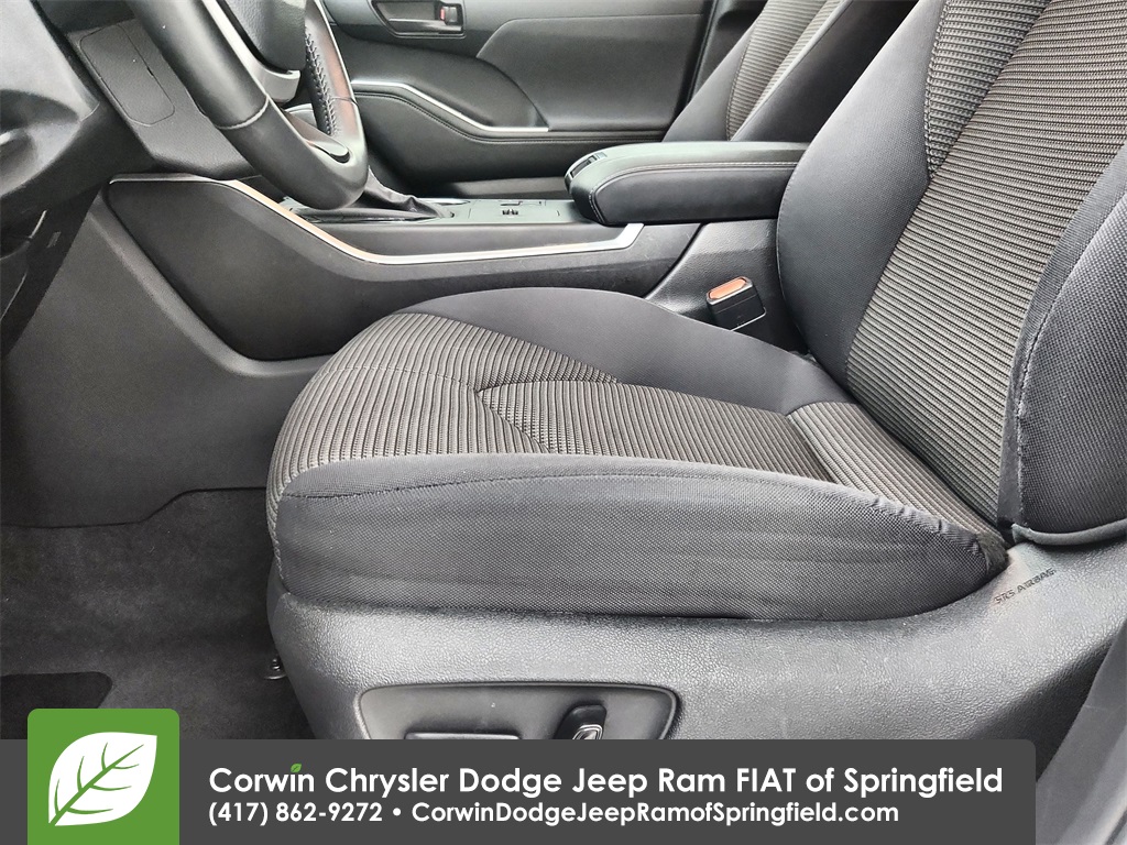 2024 Toyota Highlander LE photo 19