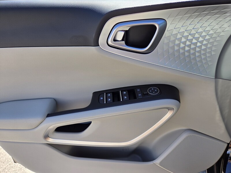 2025 Kia Soul LX photo 8