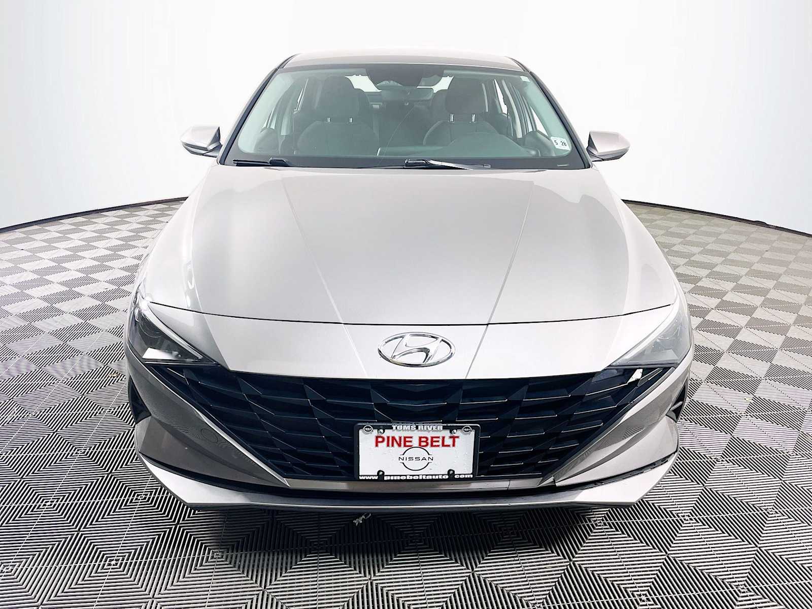 2023 Hyundai Elantra SEL photo 2
