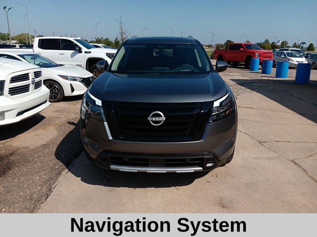 2025 Nissan Pathfinder Platinum photo 2