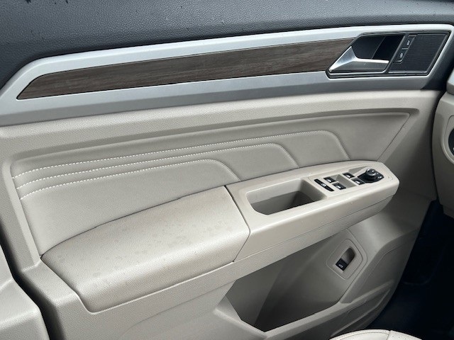2023 Volkswagen Atlas SEL photo 33