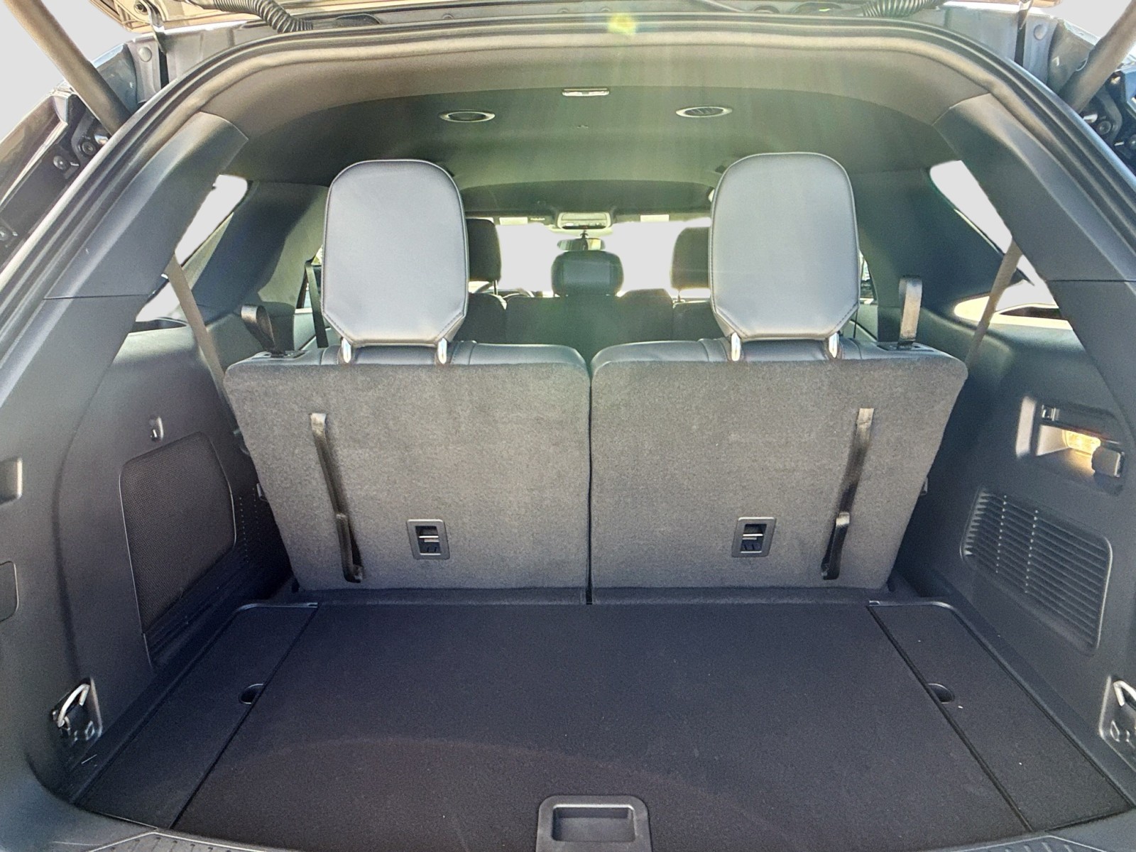 2025 Ford Explorer ST-Line photo 24