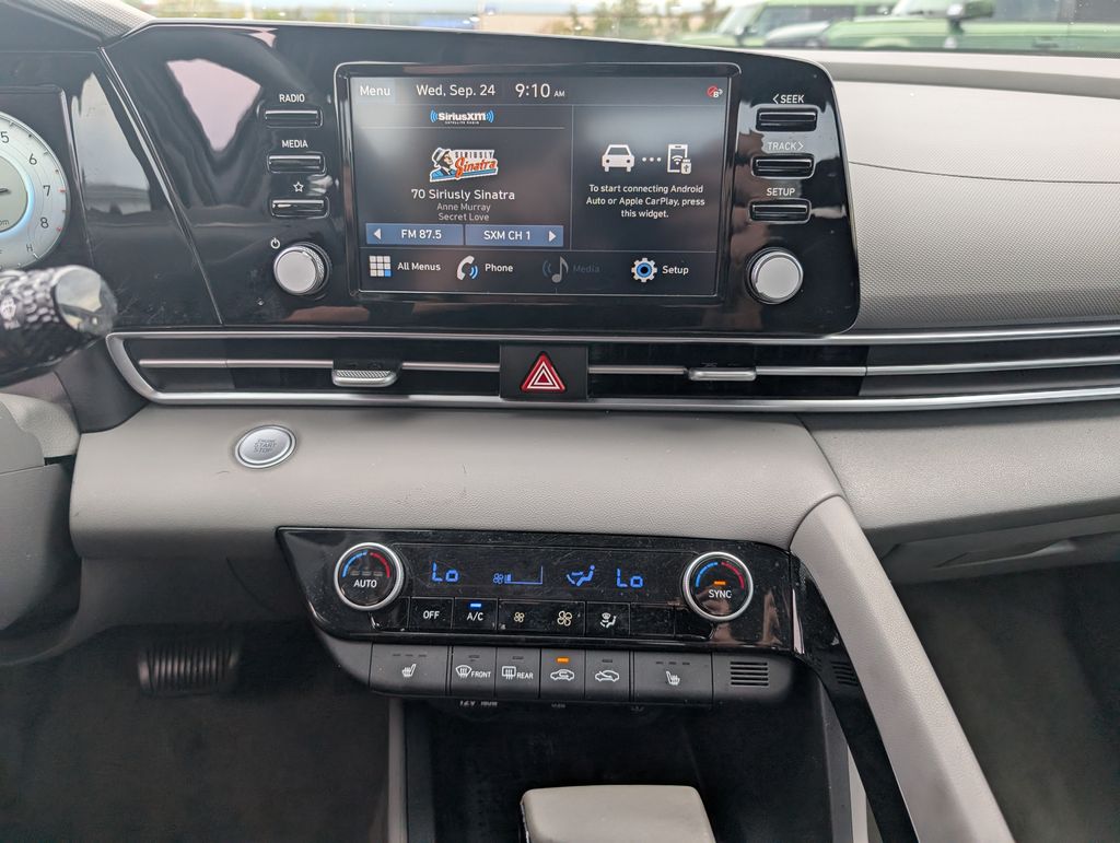 2022 Hyundai Elantra SEL photo 16