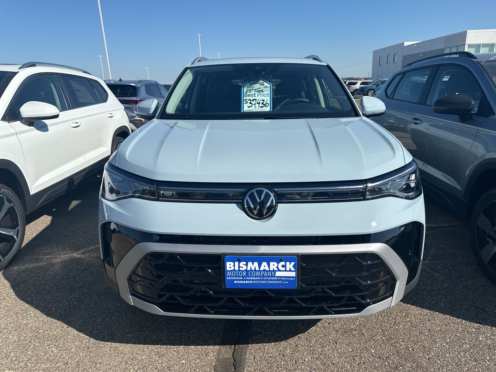 2025 Volkswagen Taos SEL photo 3