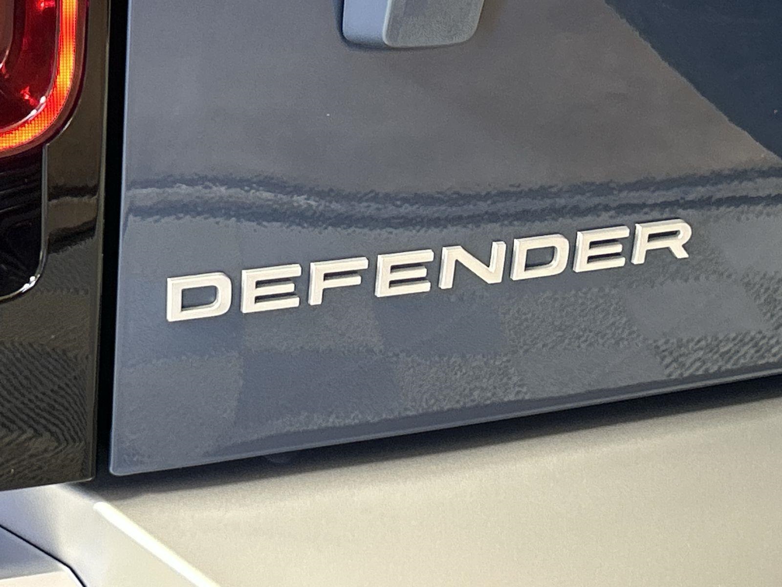 2025 Land Rover Defender 110 S photo 28