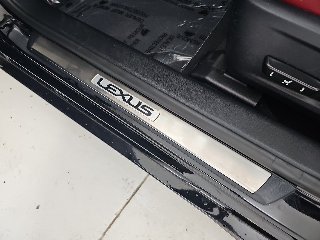 2016 Lexus IS 200t F SPORT photo 32