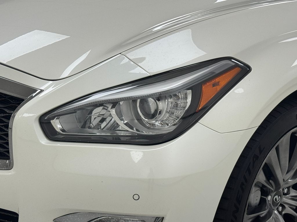 2019 Infiniti Q70 photo 36