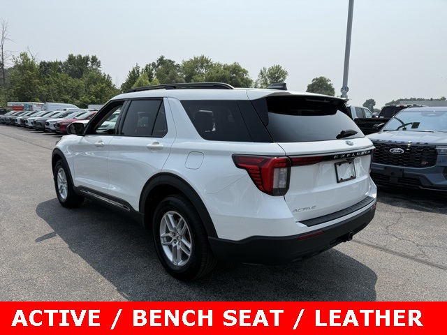 2025 Ford Explorer photo 4
