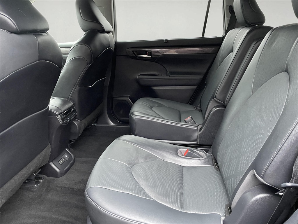 2022 Toyota Highlander Platinum photo 14