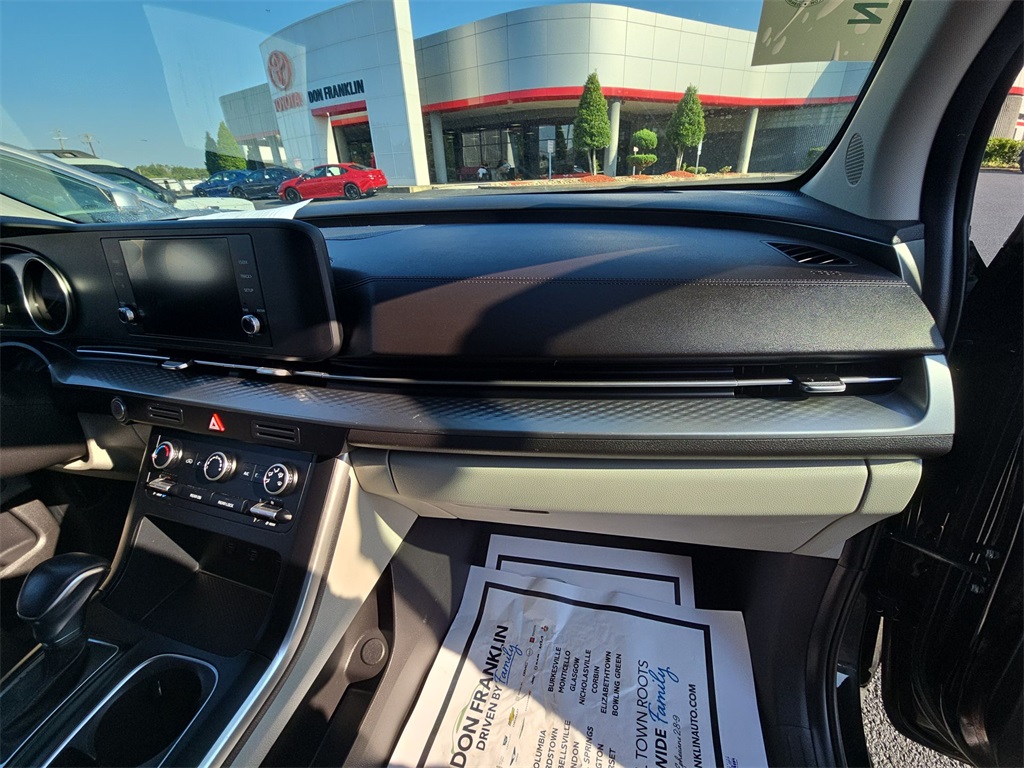 2023 Kia Carnival LX photo 12