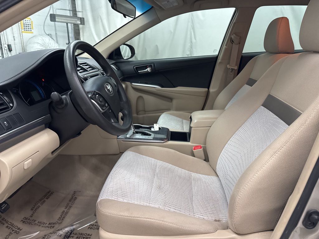 2014 Toyota Camry Hybrid LE photo 13