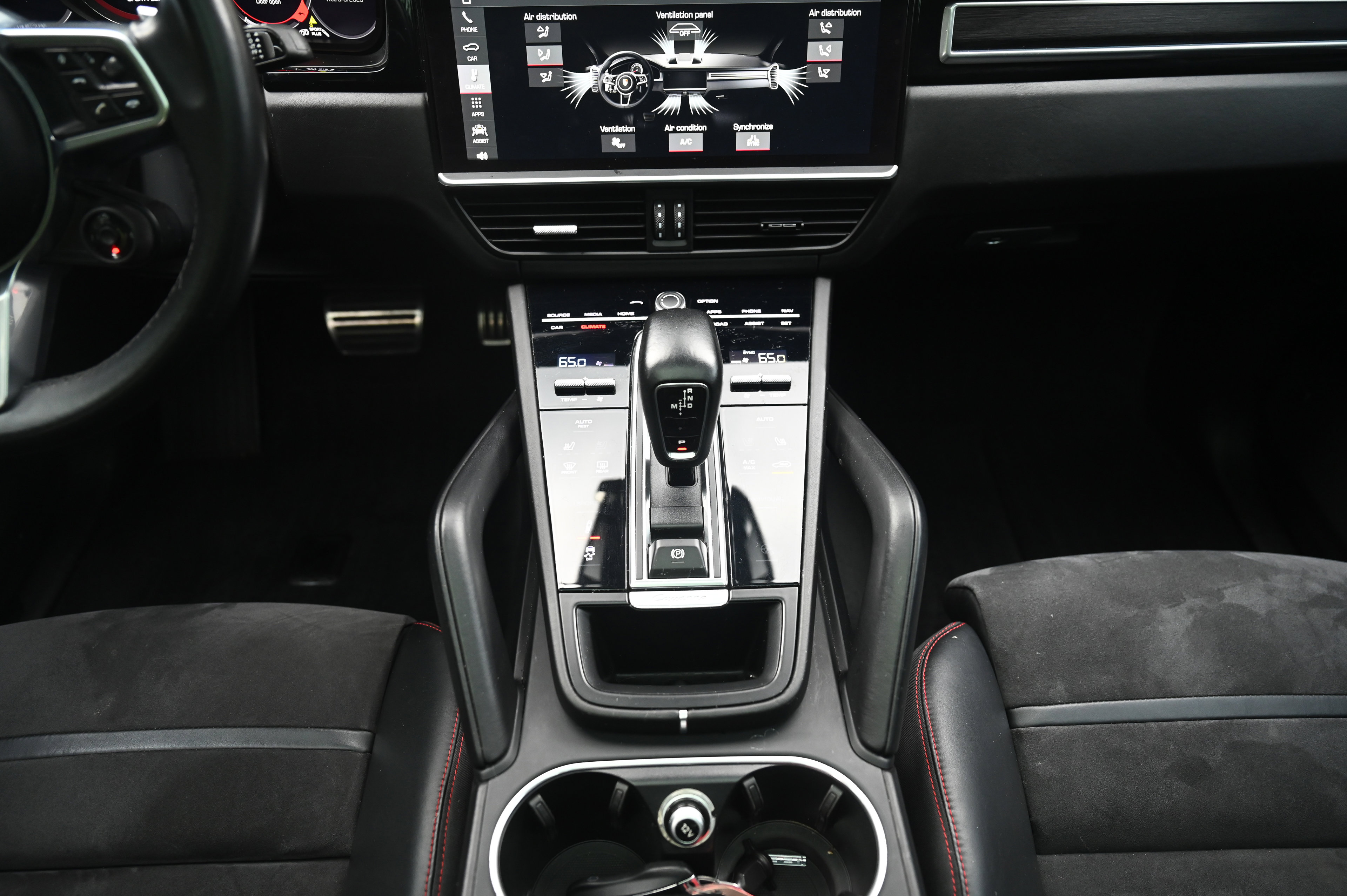2021 Porsche Cayenne GTS Coupe photo 34