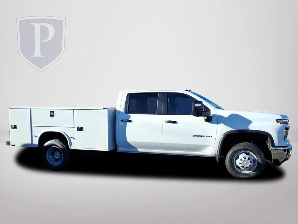 2025 Chevrolet Silverado 3500HD Work Truck photo 2