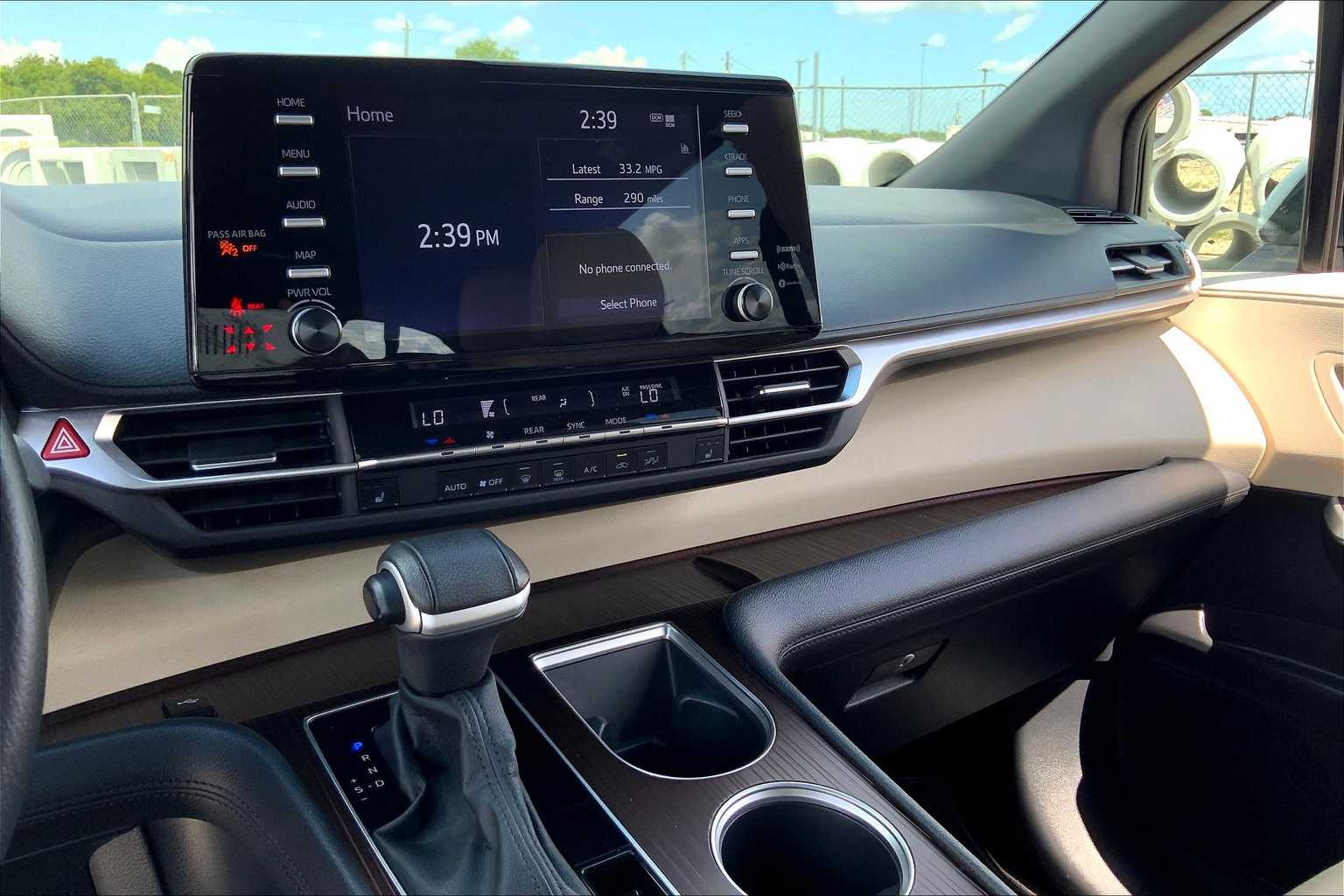 2023 Toyota Sienna XLE photo 33