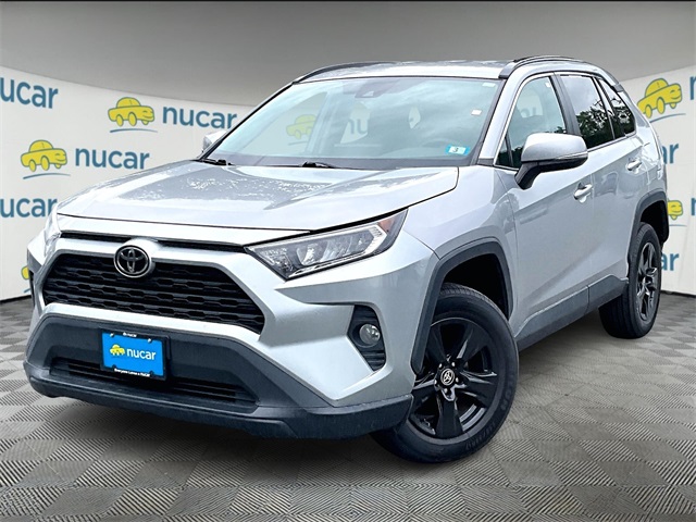 2021 Toyota RAV4 XLE photo 12