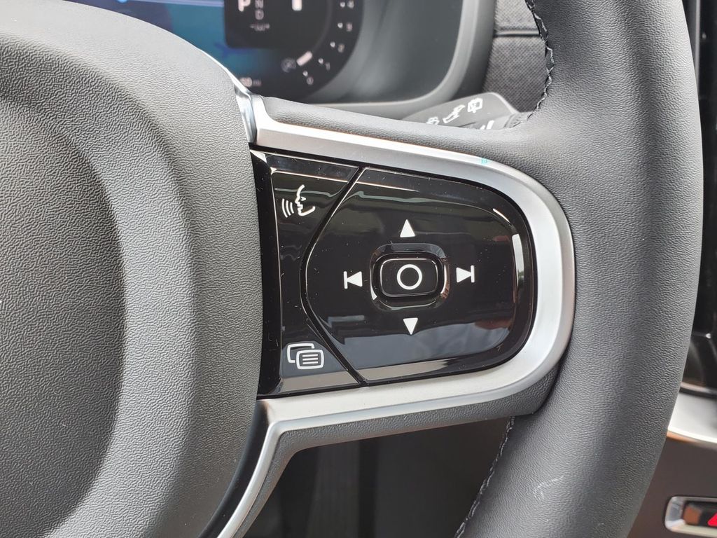 2026 Volvo XC90 AWD Plus photo 7