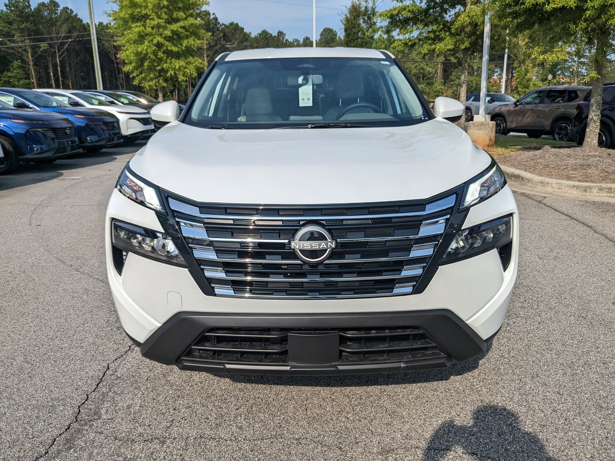 2025 Nissan Rogue SV photo 7