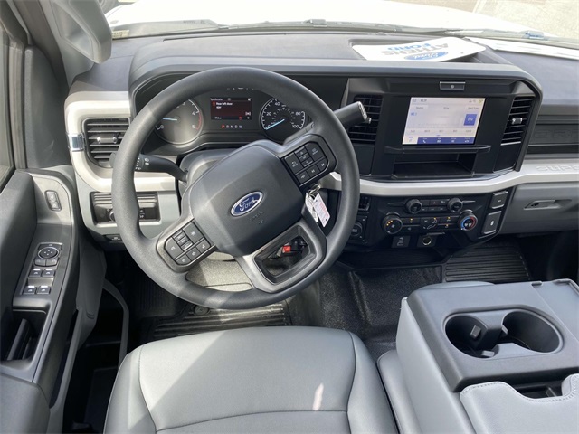 2025 Ford F-550 photo 11