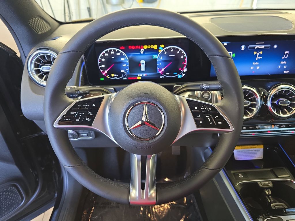 2025 Mercedes Benz GLB 250 photo 18
