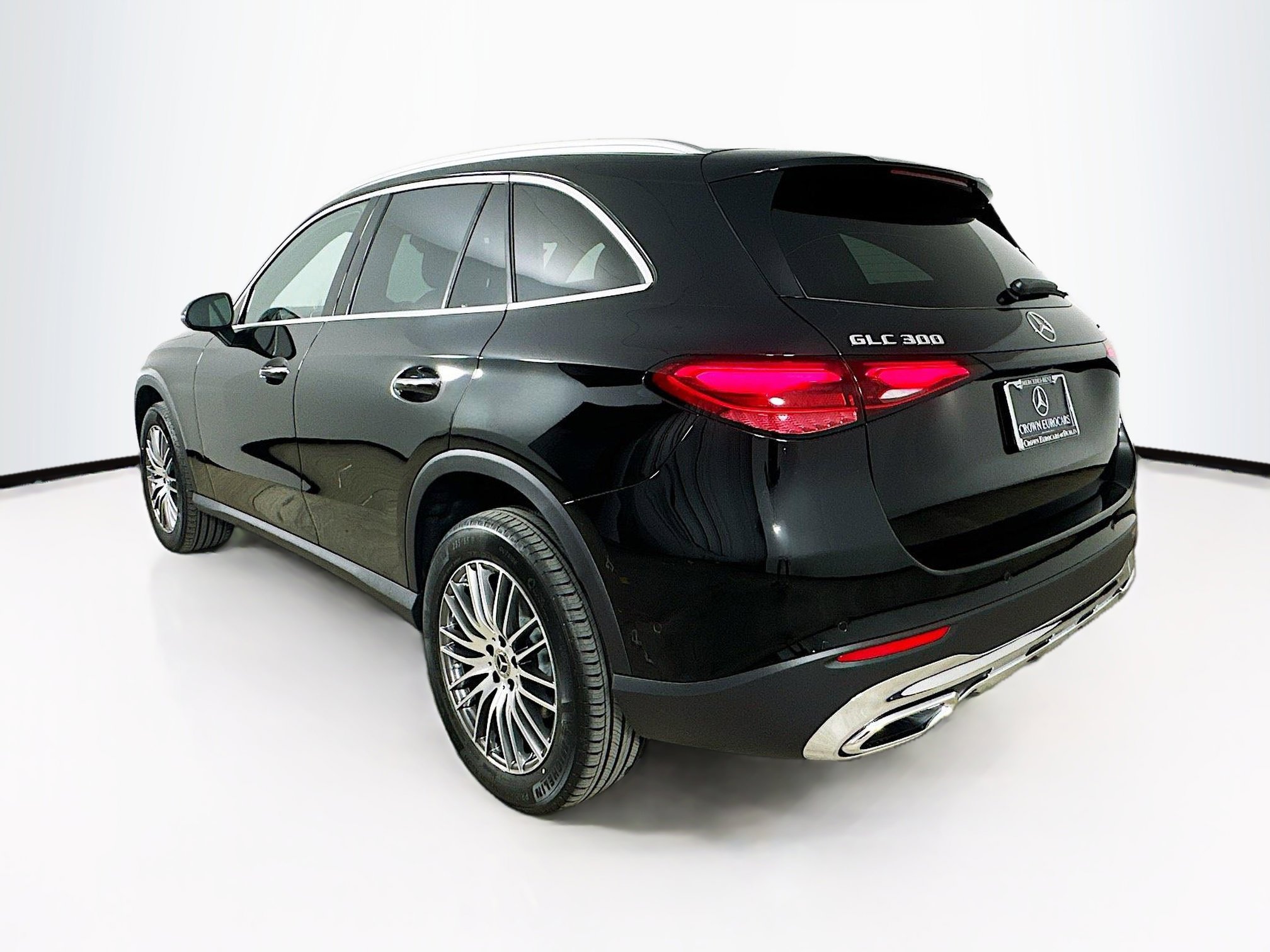 2025 Mercedes Benz GLC 300 4MATIC photo 3