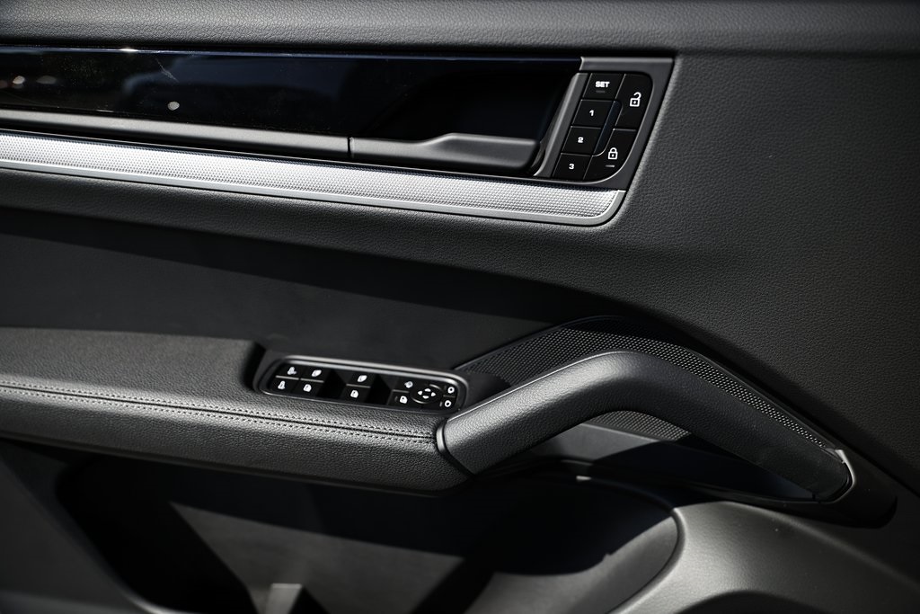2026 Porsche Cayenne Coupe Base photo 15