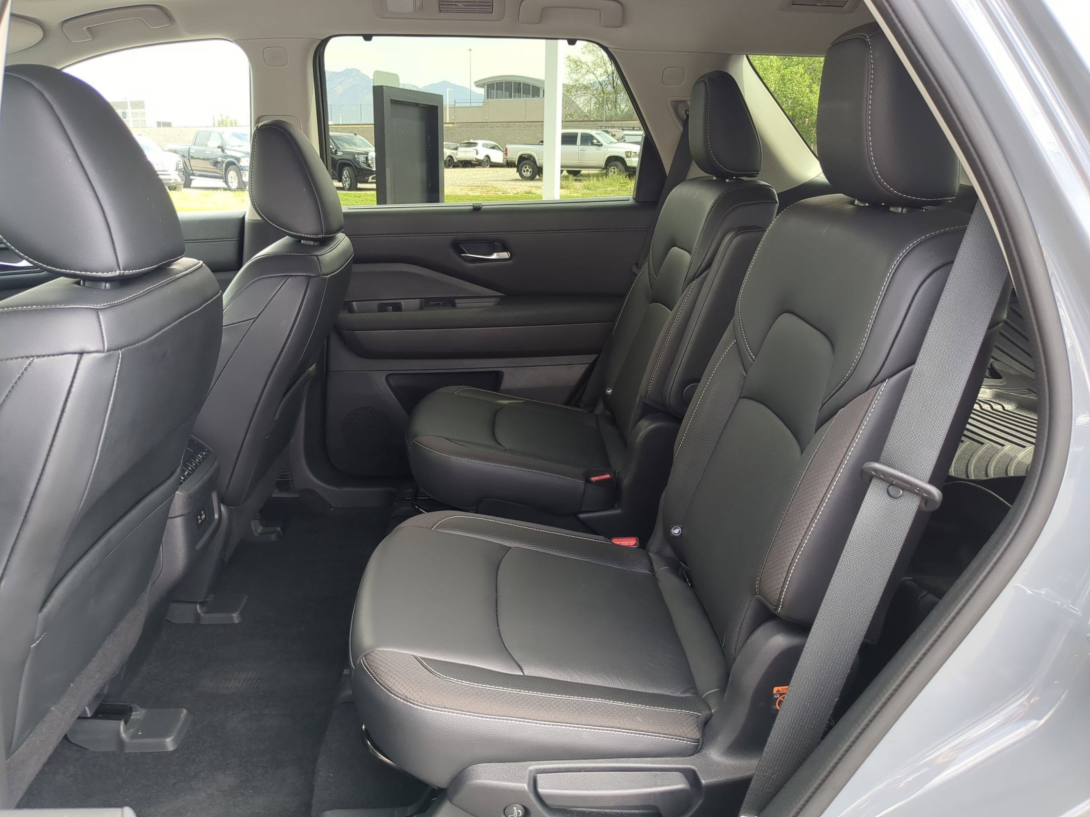 2022 Nissan Pathfinder SL photo 19