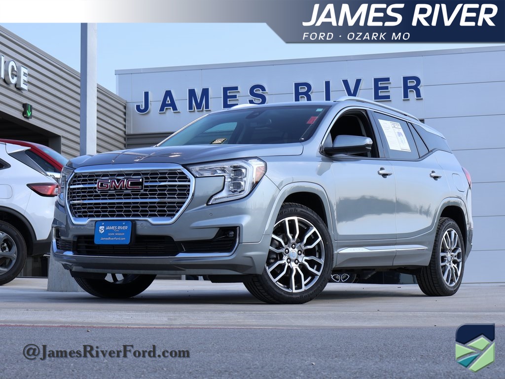 2023 GMC Terrain Denali's photo