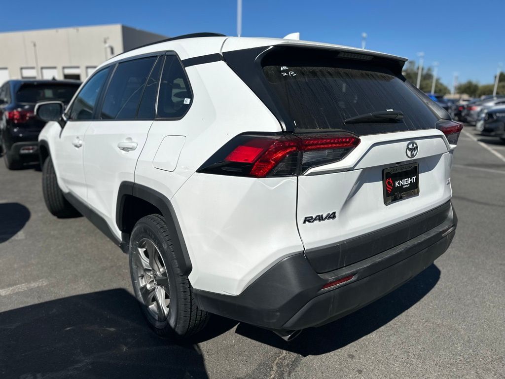 2024 Toyota RAV4 XLE photo 4