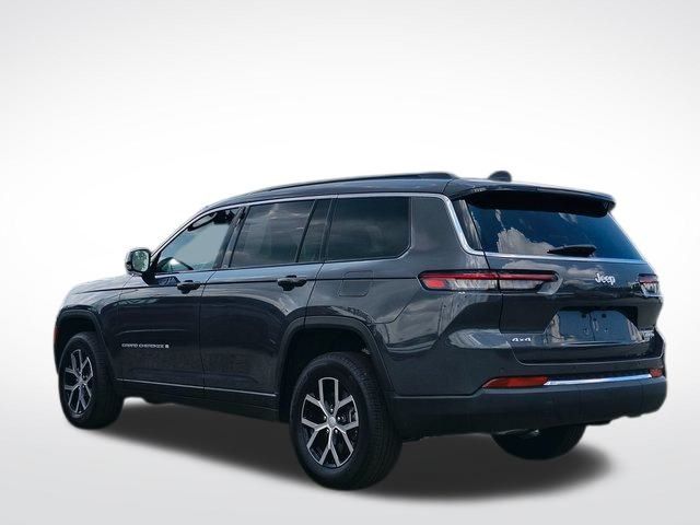 2025 Jeep Grand Cherokee Limited photo 2