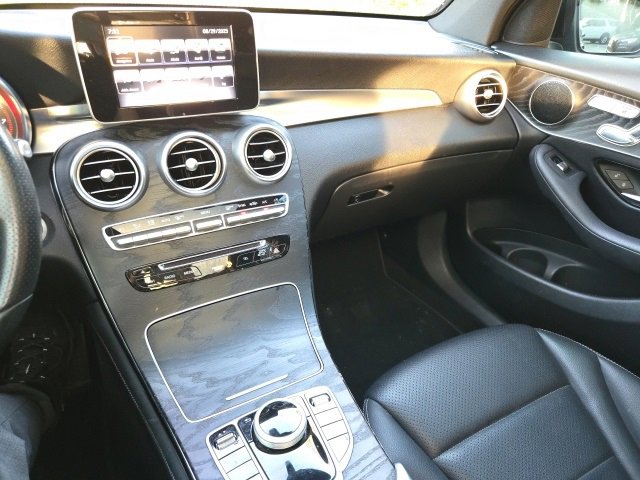 2018 Mercedes Benz GLC 300 photo 9