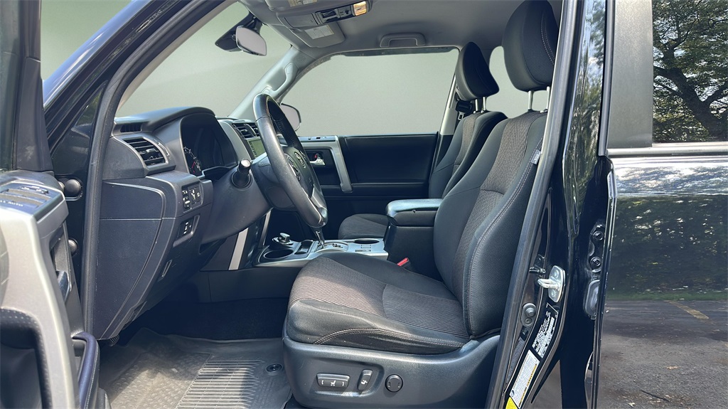 2022 Toyota 4Runner SR5 Trail photo 31