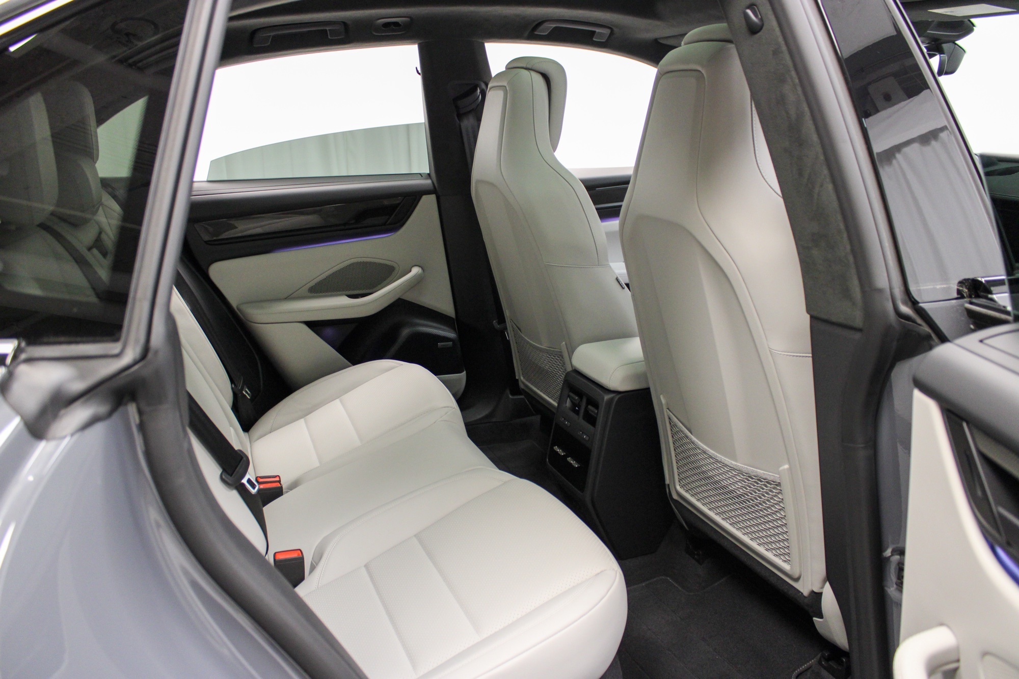 2025 Porsche Macan Electric Turbo photo 34