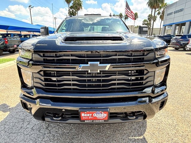 2026 Chevrolet Silverado 2500HD Custom photo 2