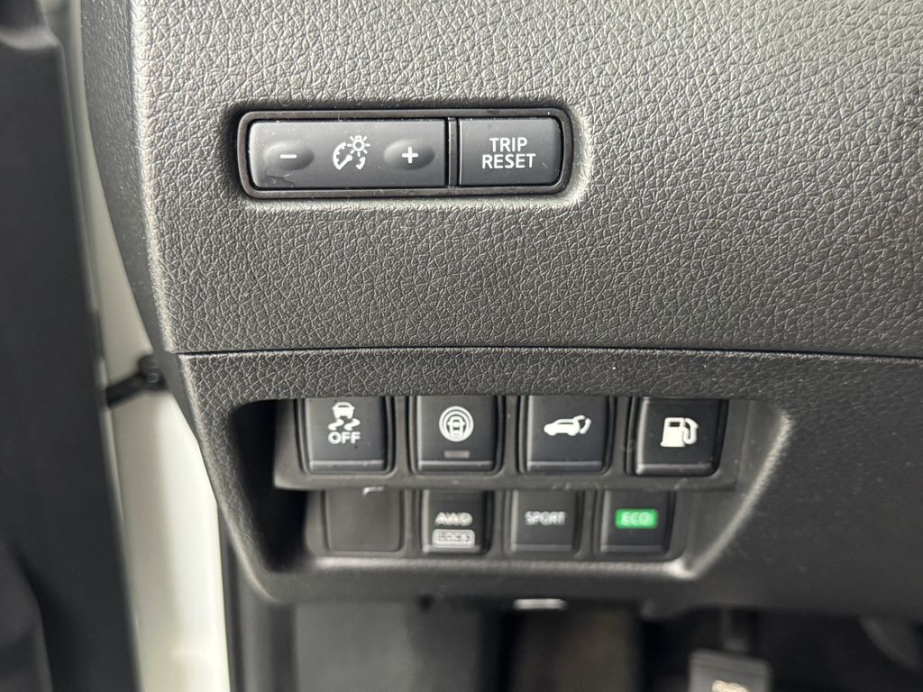 2020 Nissan Rogue SV photo 19