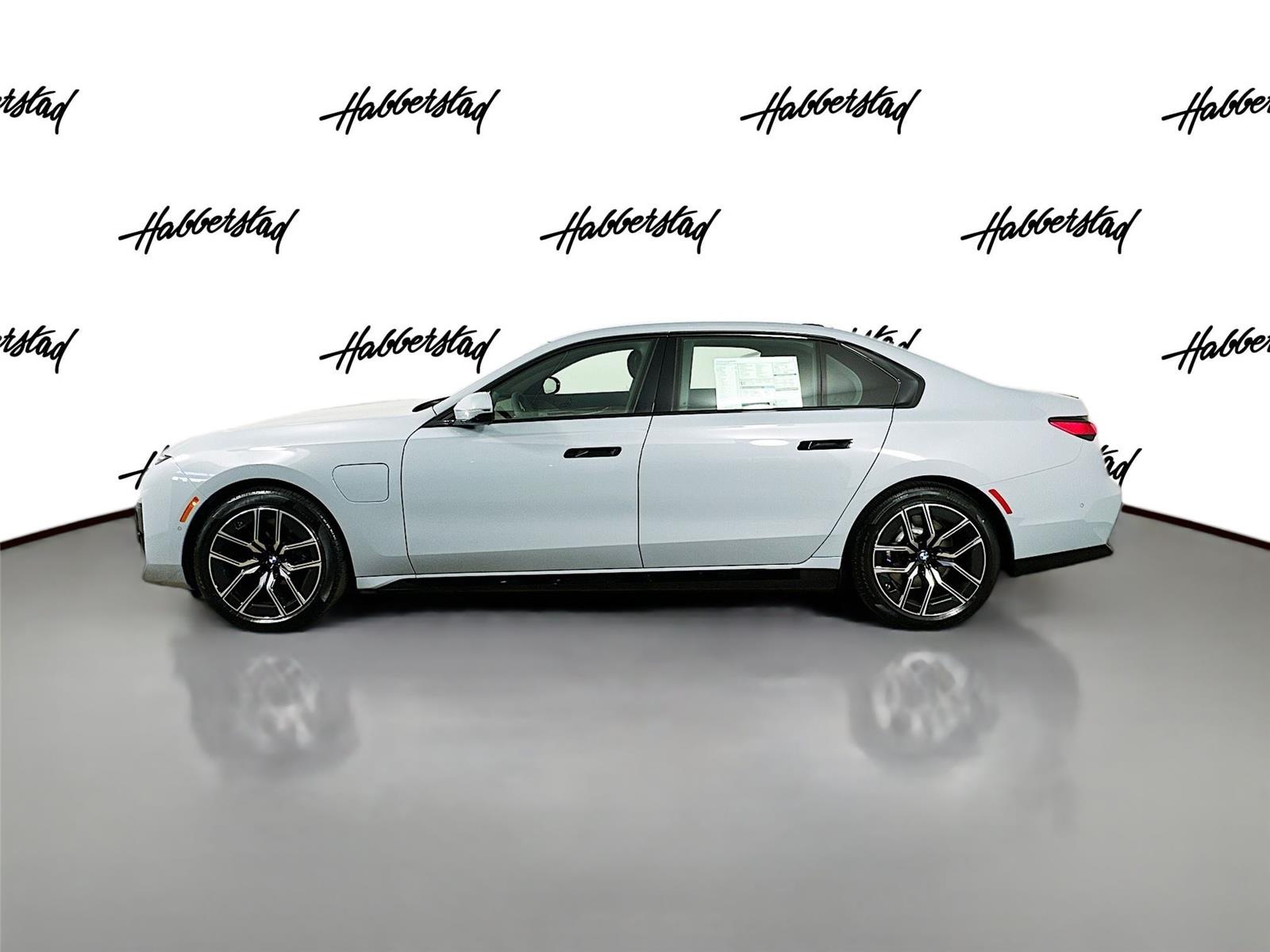 2026 Bmw 750e photo 8