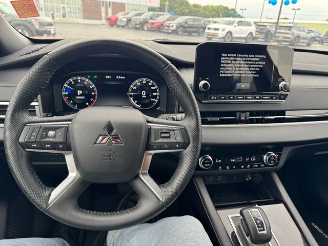 2024 Mitsubishi Outlander photo 22