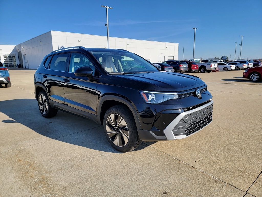 2026 Volkswagen Taos SE's photo